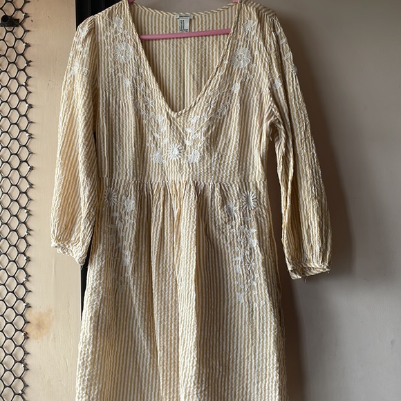 Forever 21 mini size M, white & yellow stripes - Picture 7 of 12